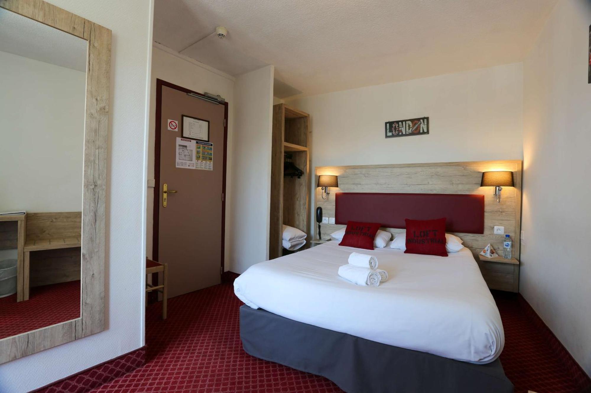 Brit Hotel Bleu Nuit Saintes Kültér fotó