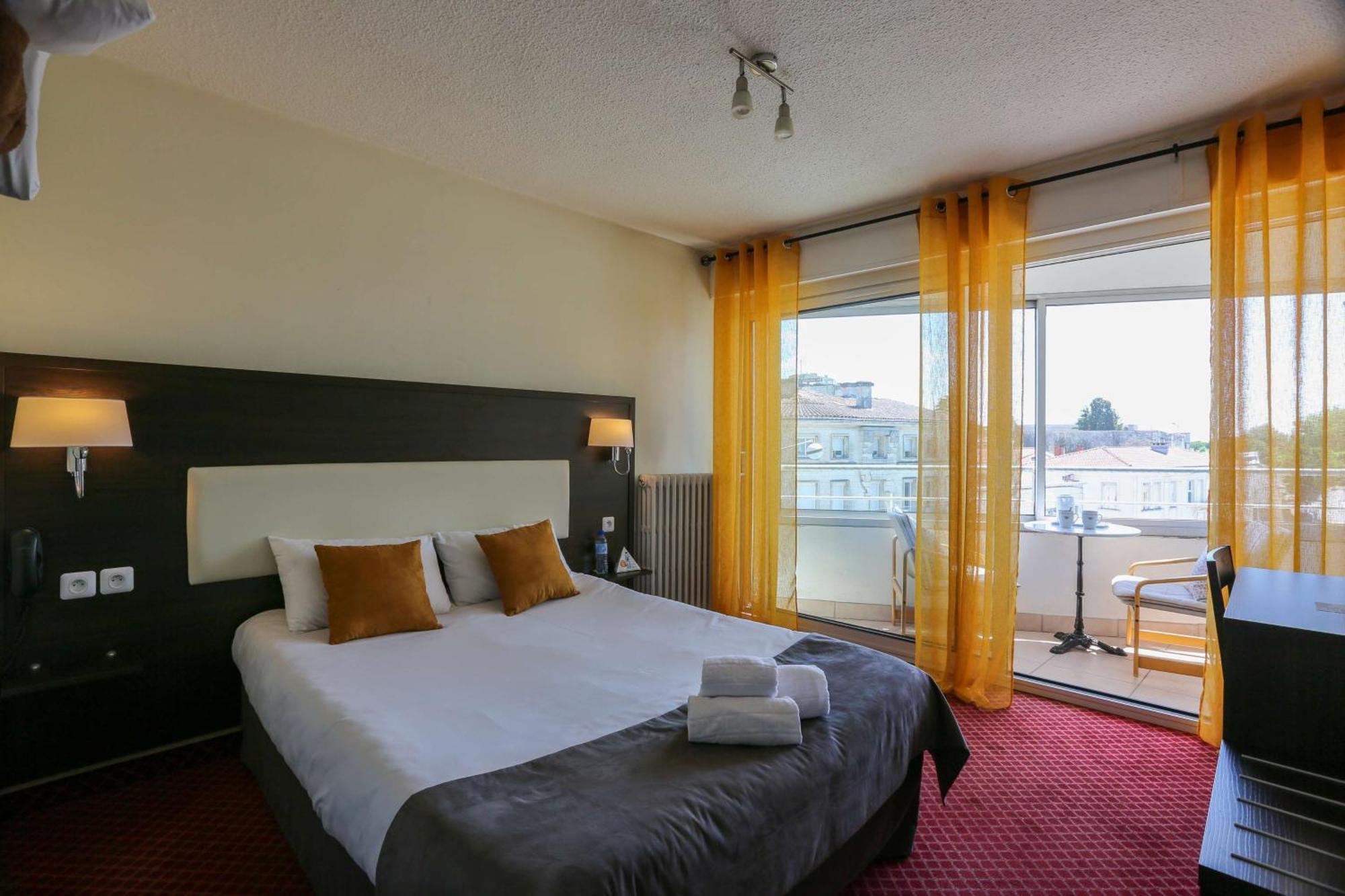 Brit Hotel Bleu Nuit Saintes Kültér fotó