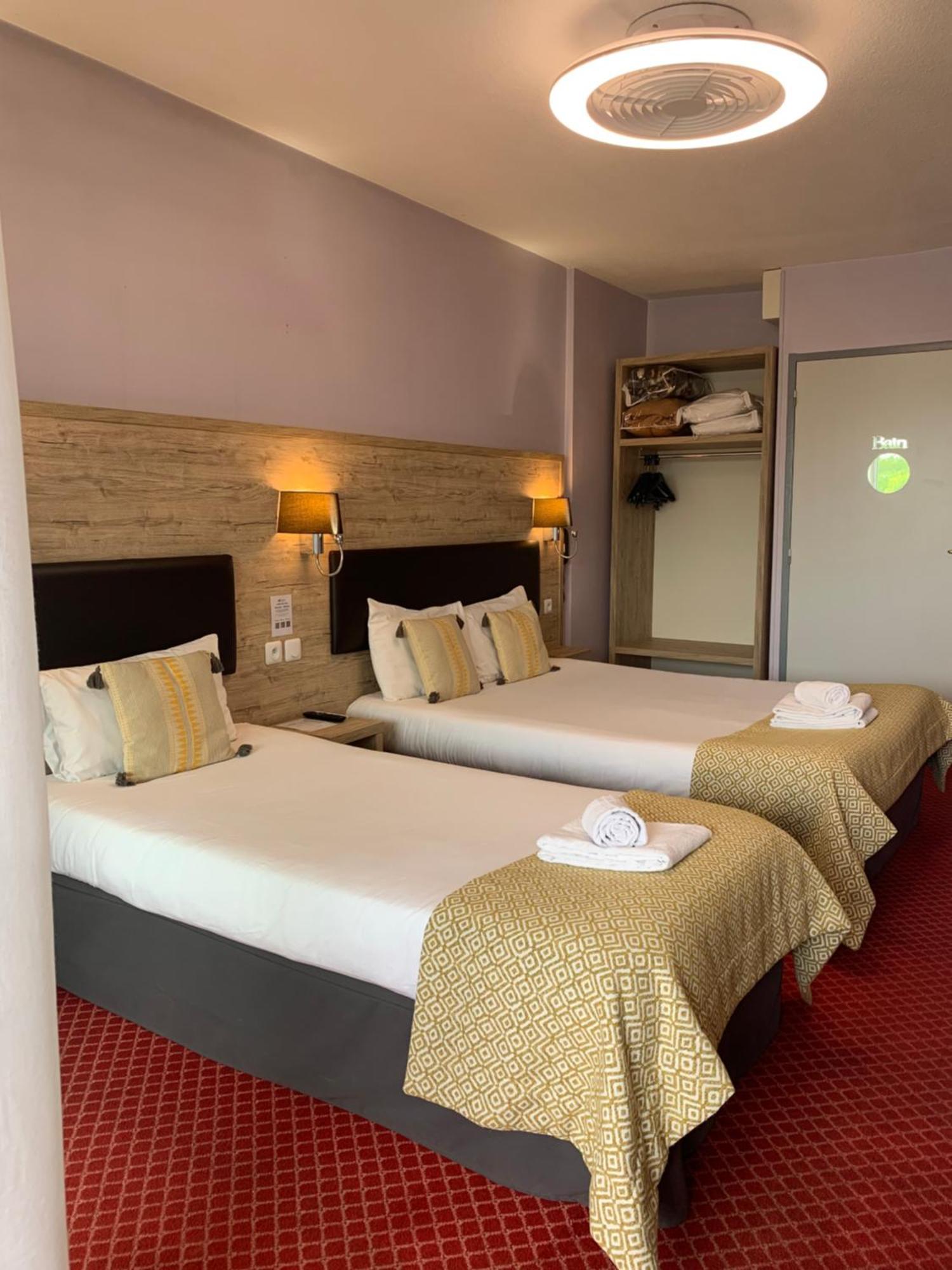 Brit Hotel Bleu Nuit Saintes Kültér fotó