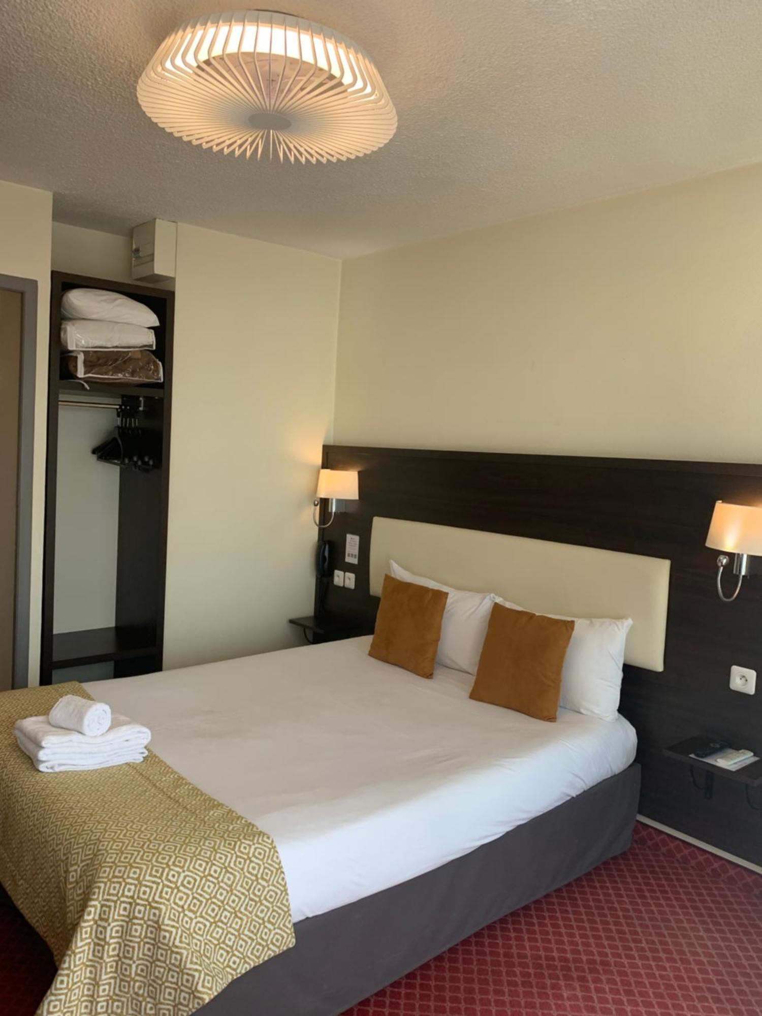 Brit Hotel Bleu Nuit Saintes Kültér fotó