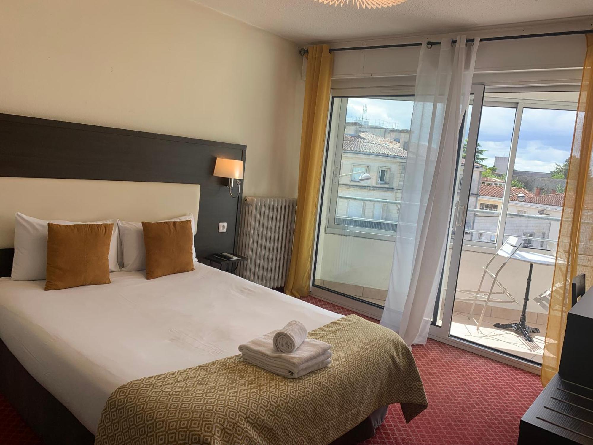 Brit Hotel Bleu Nuit Saintes Kültér fotó