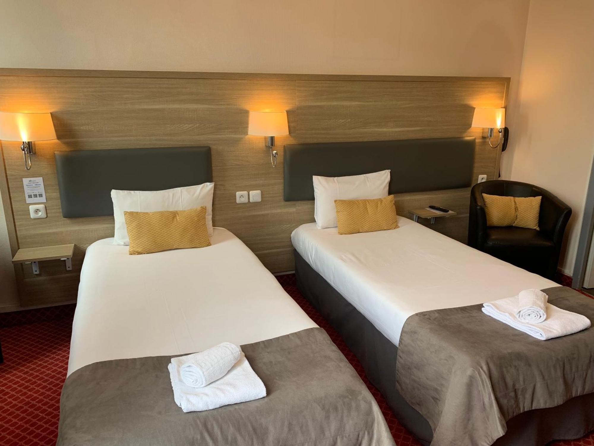 Brit Hotel Bleu Nuit Saintes Kültér fotó