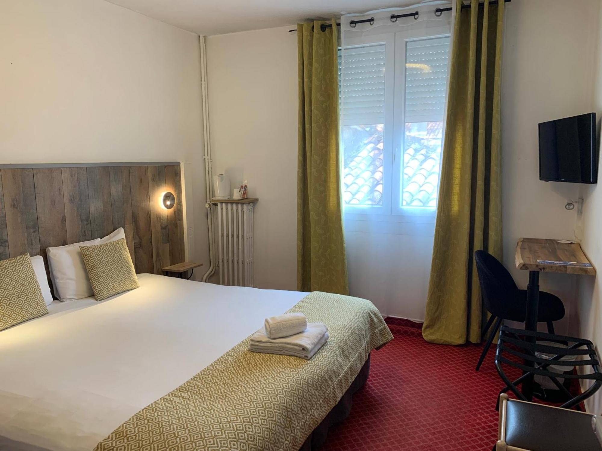 Brit Hotel Bleu Nuit Saintes Kültér fotó