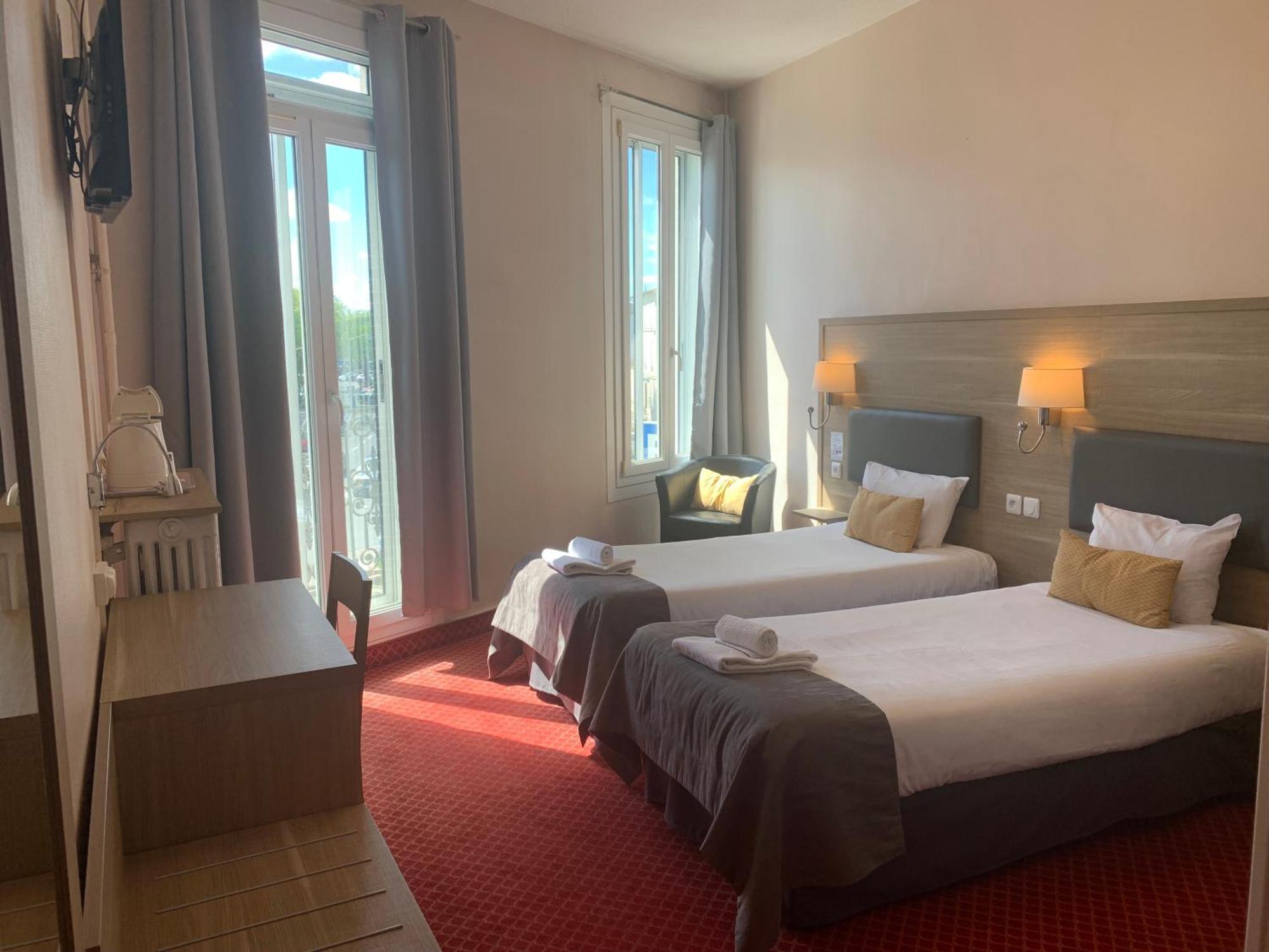 Brit Hotel Bleu Nuit Saintes Kültér fotó