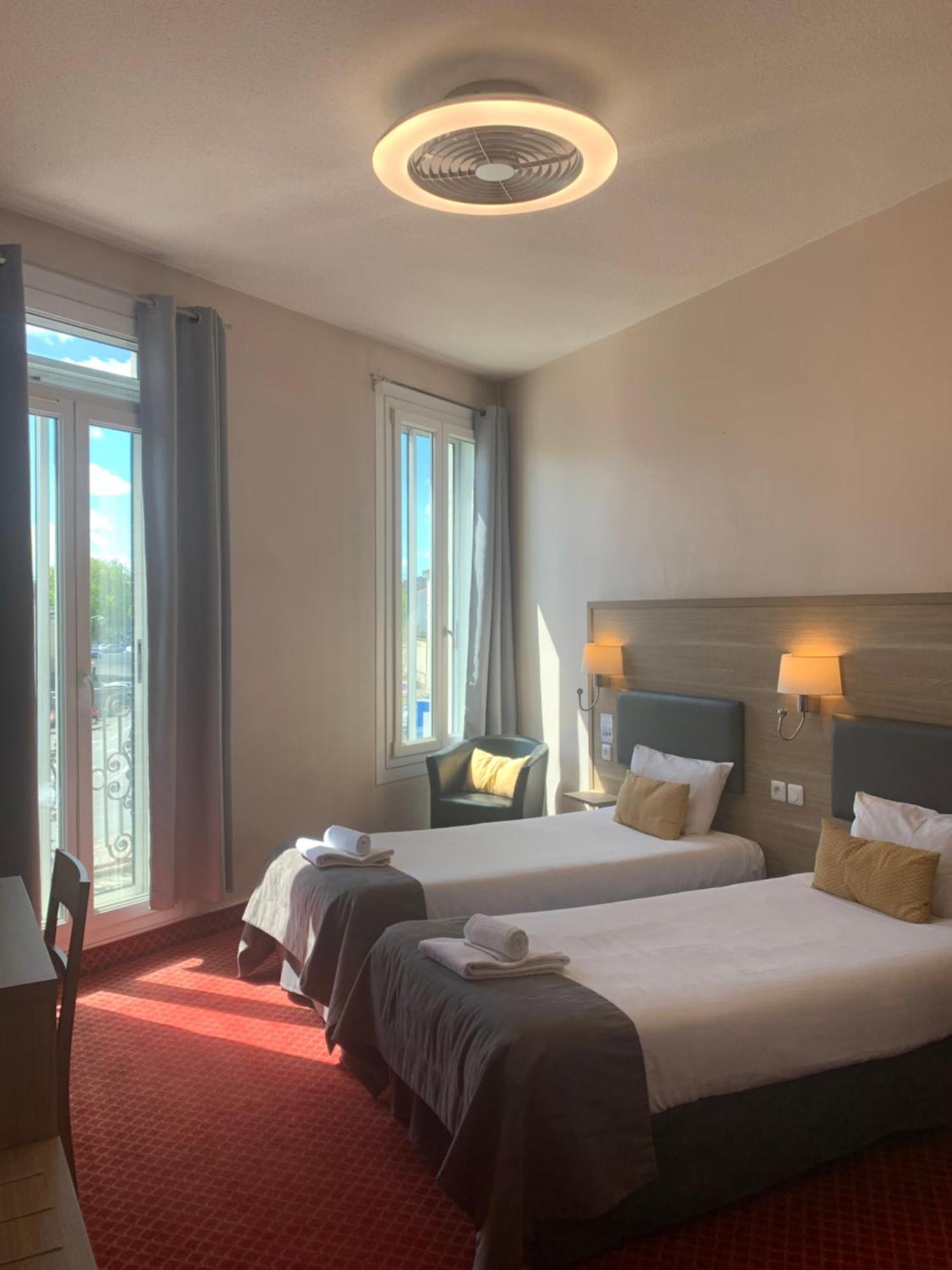 Brit Hotel Bleu Nuit Saintes Kültér fotó