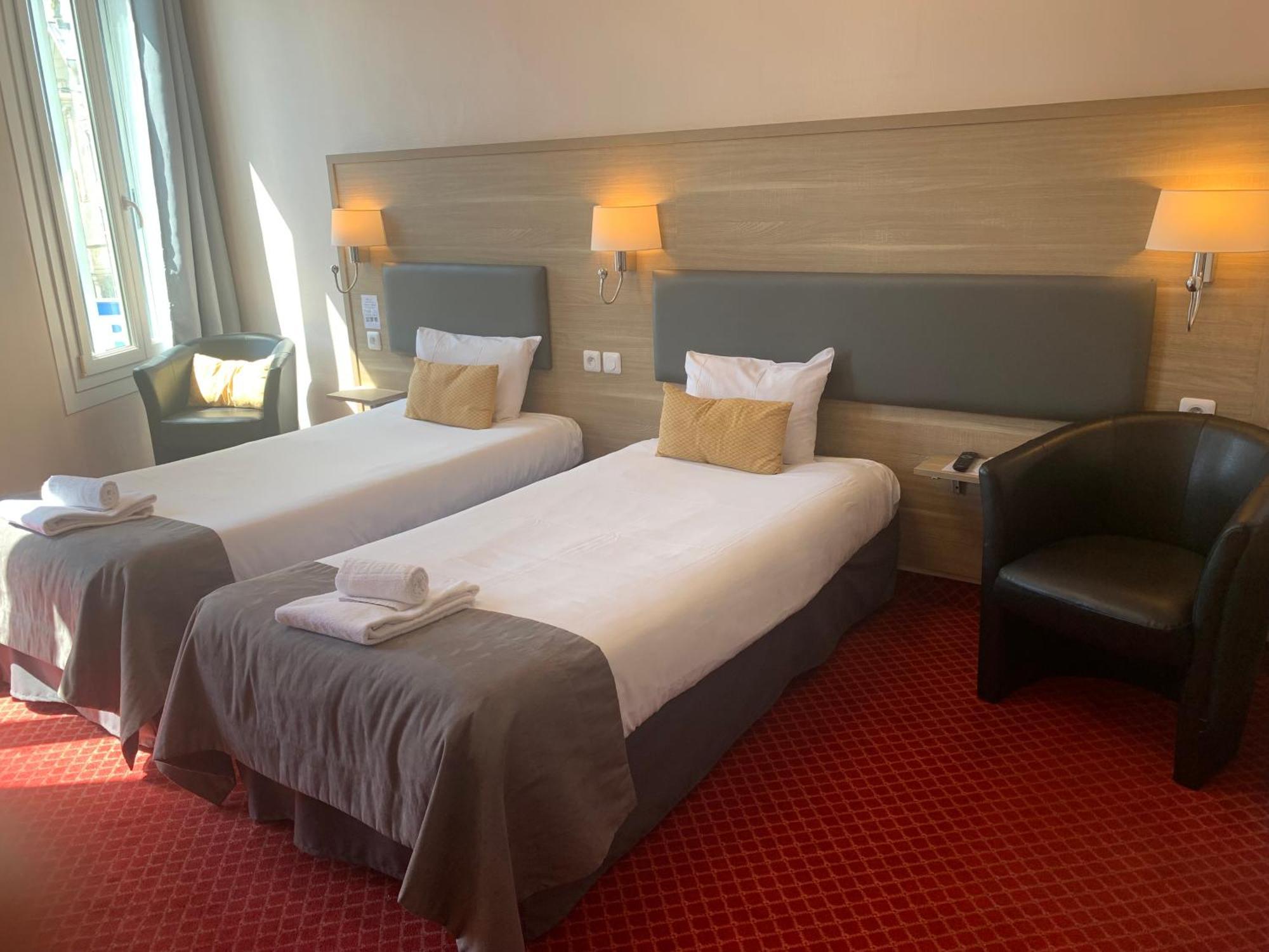 Brit Hotel Bleu Nuit Saintes Kültér fotó