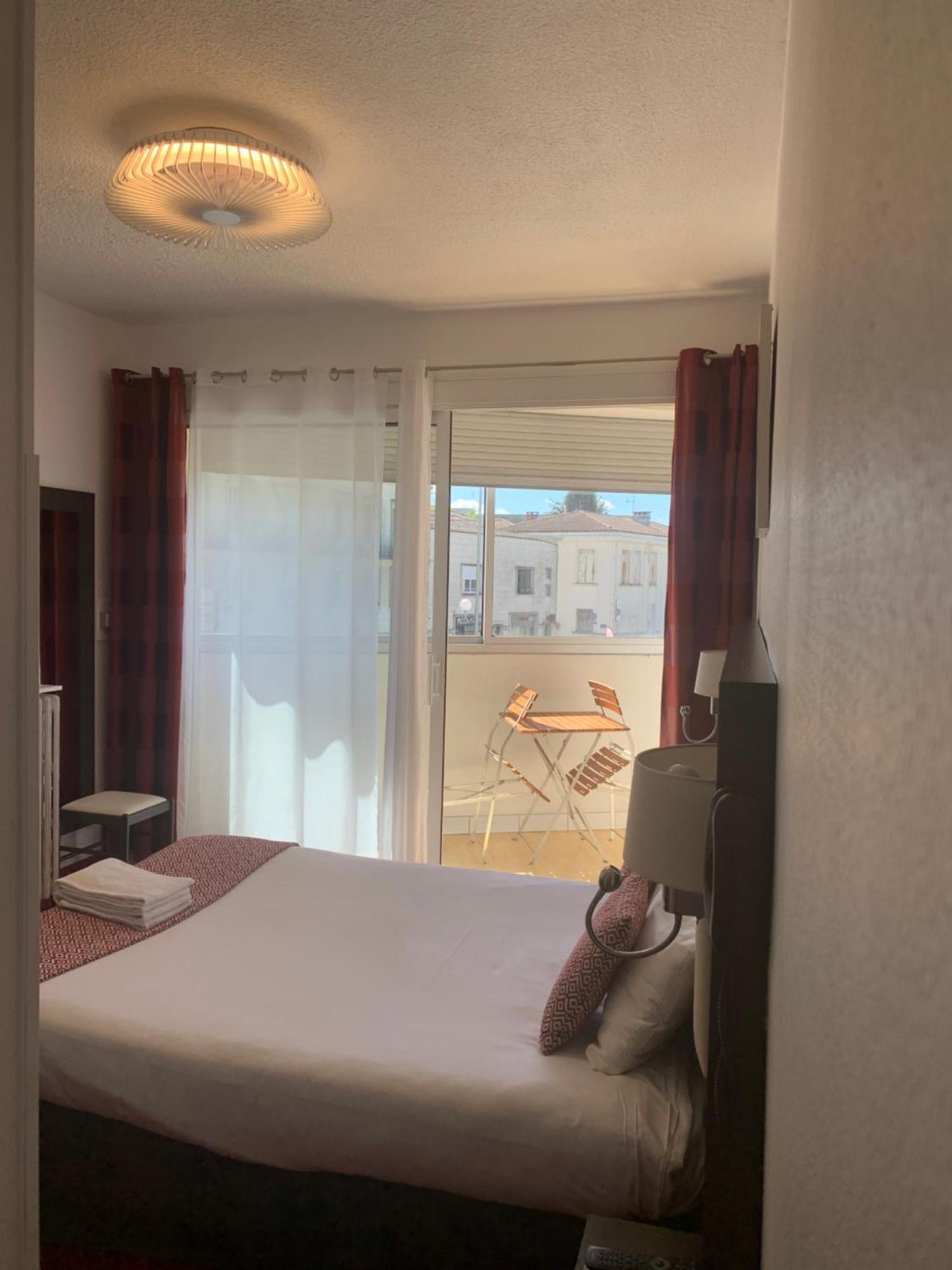 Brit Hotel Bleu Nuit Saintes Kültér fotó
