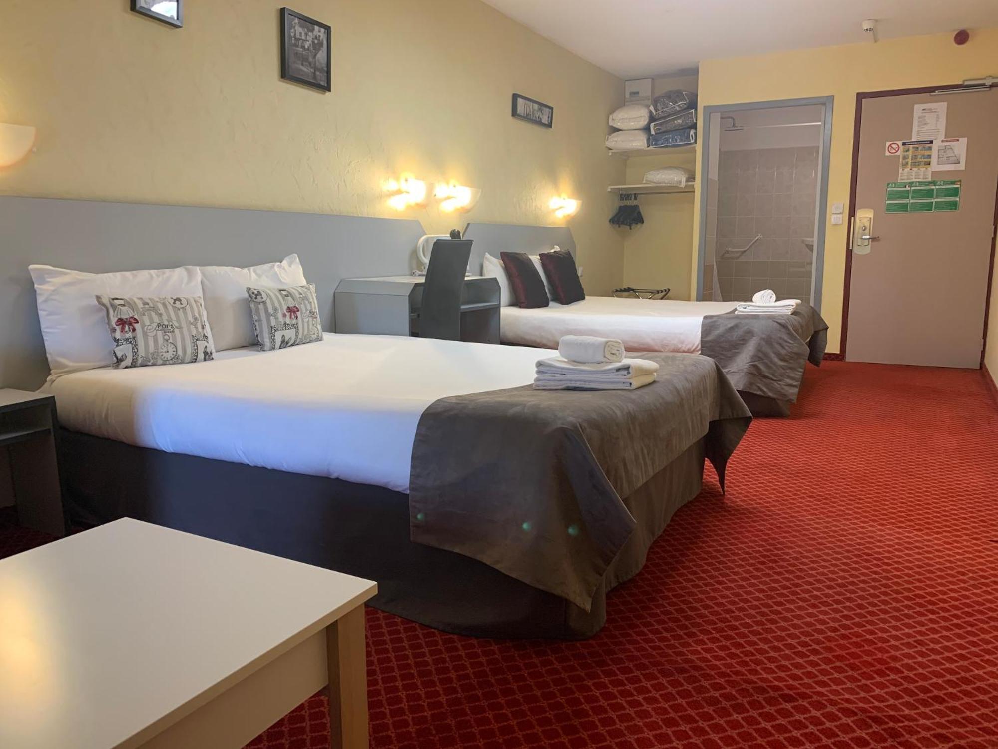 Brit Hotel Bleu Nuit Saintes Kültér fotó